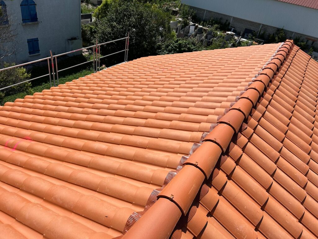 Vue aérienne de toitures en tuiles
