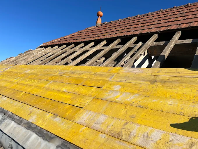 Travaux de couverture · Bompas